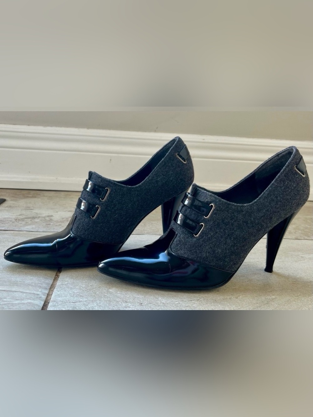 Stuart Weitzman Black and Gray Heels sz 7. Patent leather & wool. Made in Spain